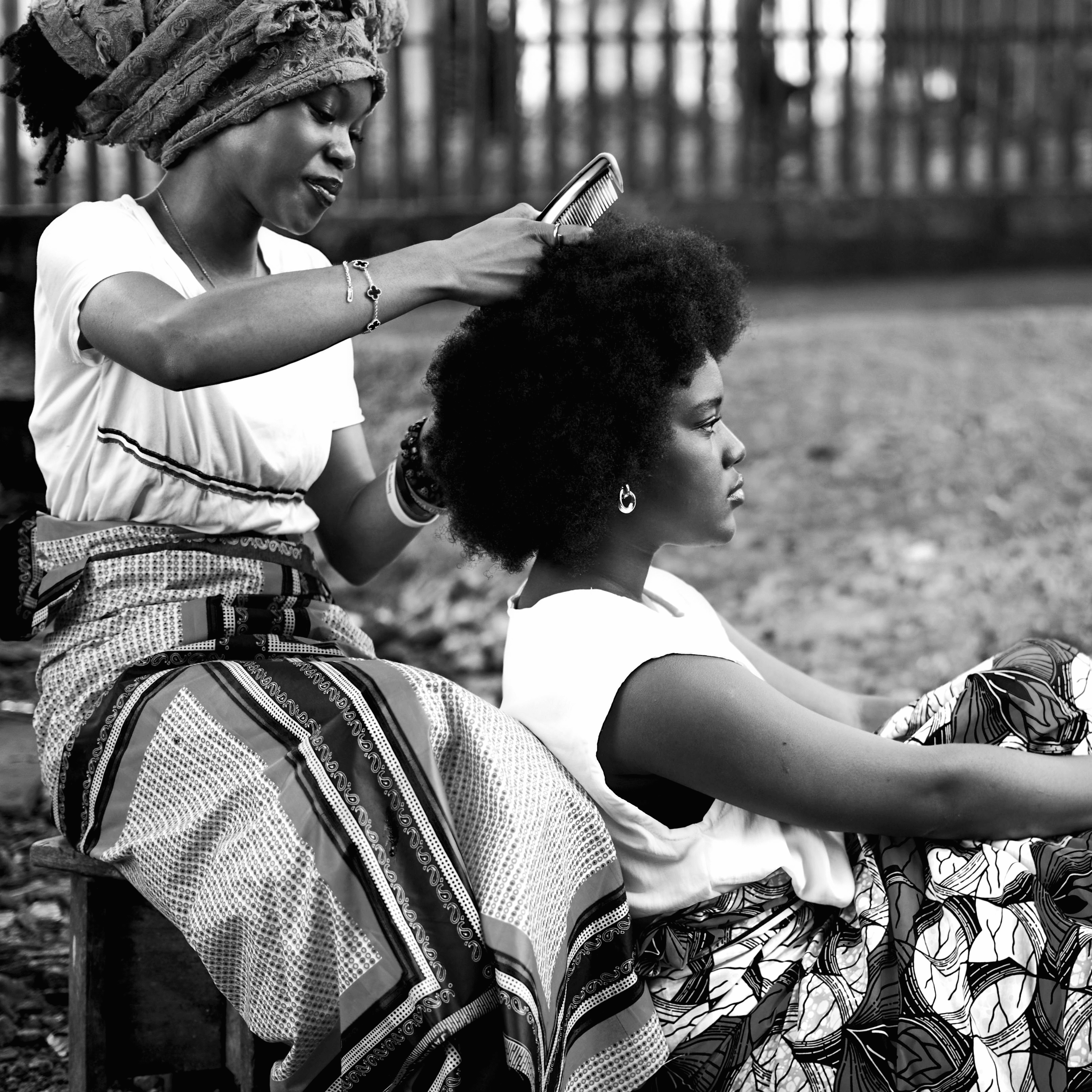 Cheveux naturels et confiance en soi : bien plus qu'une question de coiffure