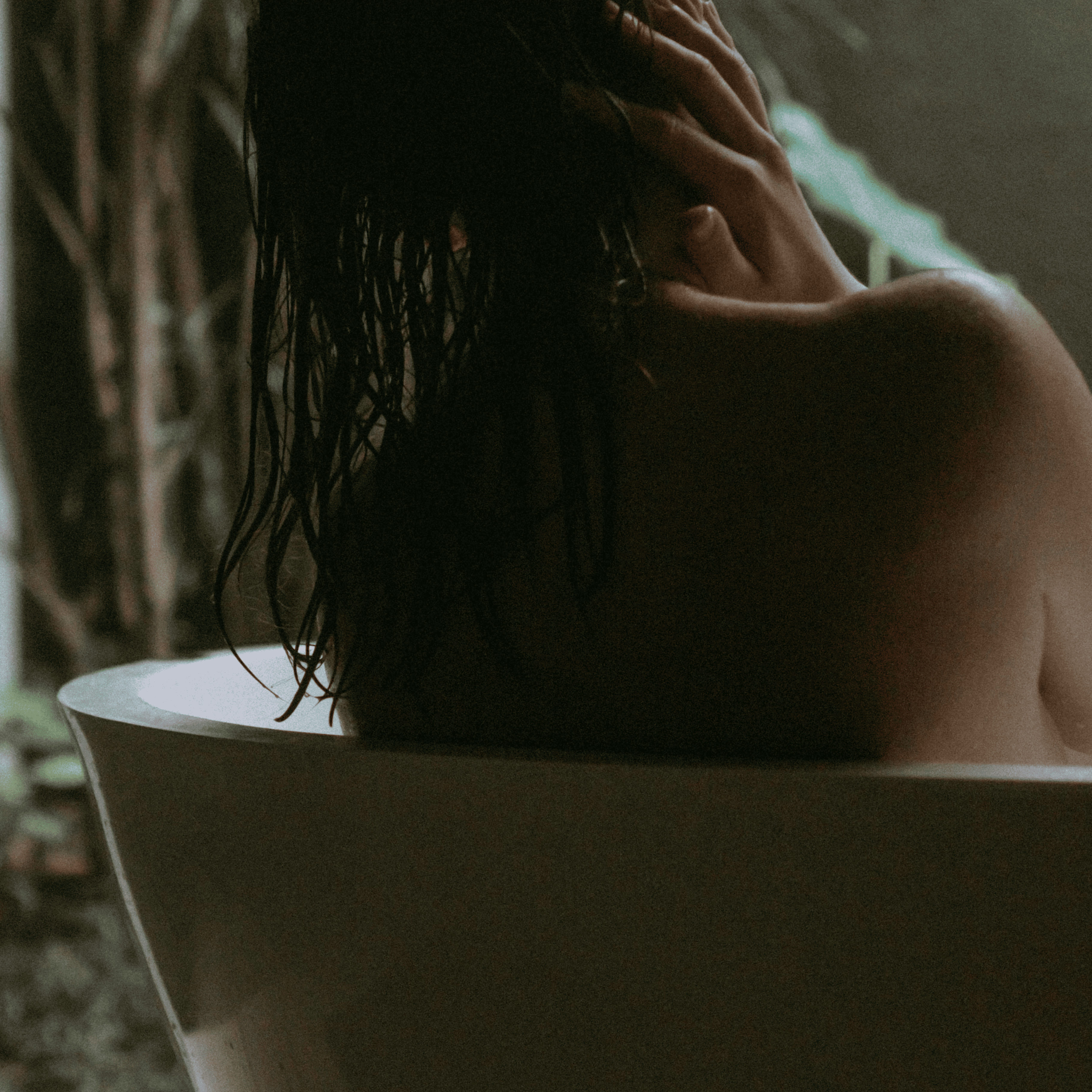 Comment démêler ses cheveux bouclés : notre guide complet